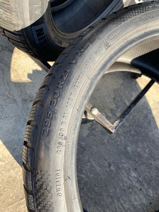Шини 295/35 R21 пара Continental 2019p зима 7,5мм