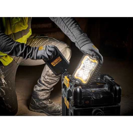 DeWALT DWST08060 акумуляторний ліхтар з ящиком 20V MAX з США ОРИГІНАЛ