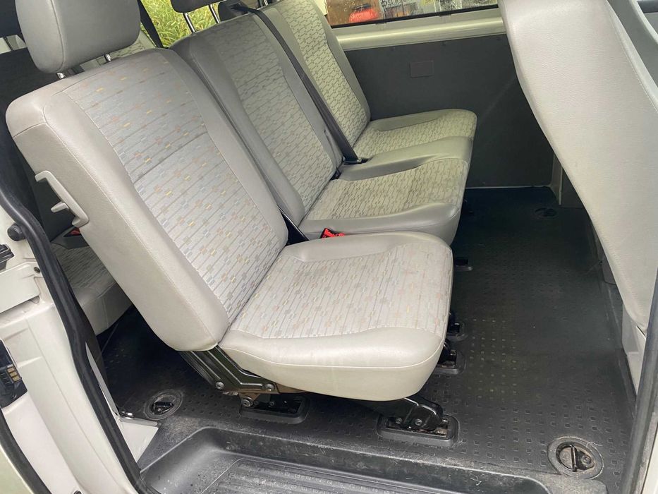 Volkswagen Transporter T5 lift long 2.0 Tdi 8 osobowy z rampą