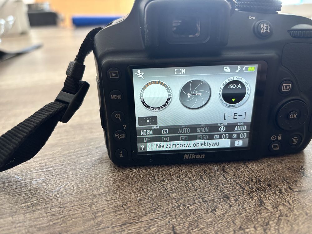 Nikon D3400 z dodatkowym obiektywem