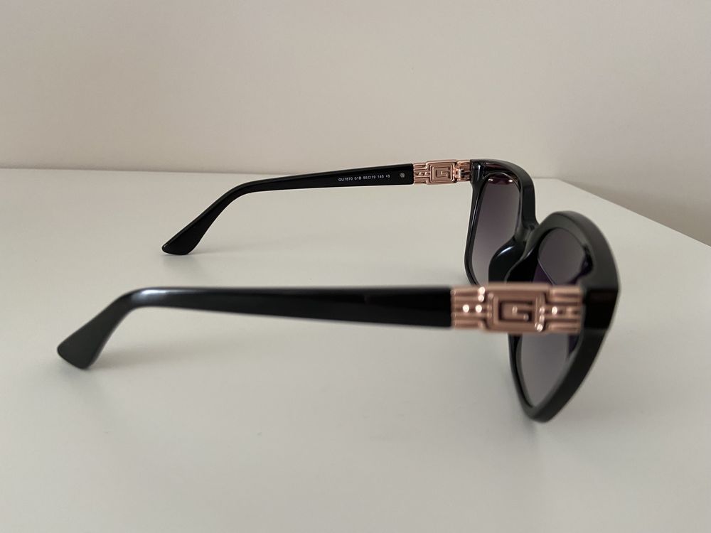 Нові сонцезахисні окуляри Guess