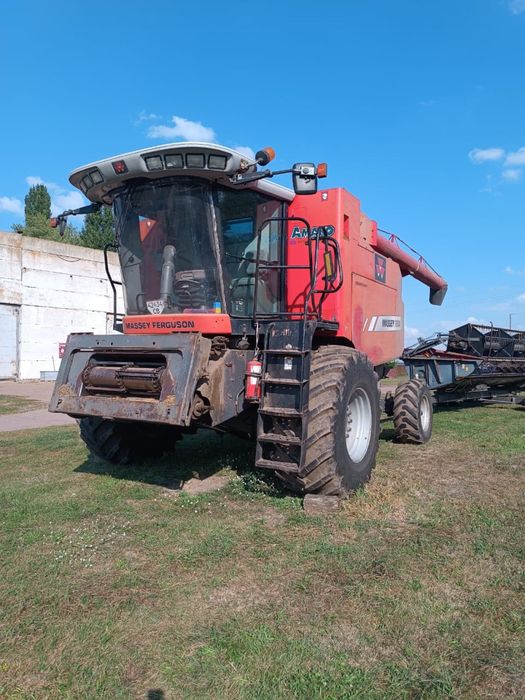 Комбайн Сільськогосподарський Продам в гарному стані Комбайн Massey