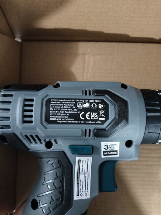 Шуруповерт акумуляторний. Металічний патрон.