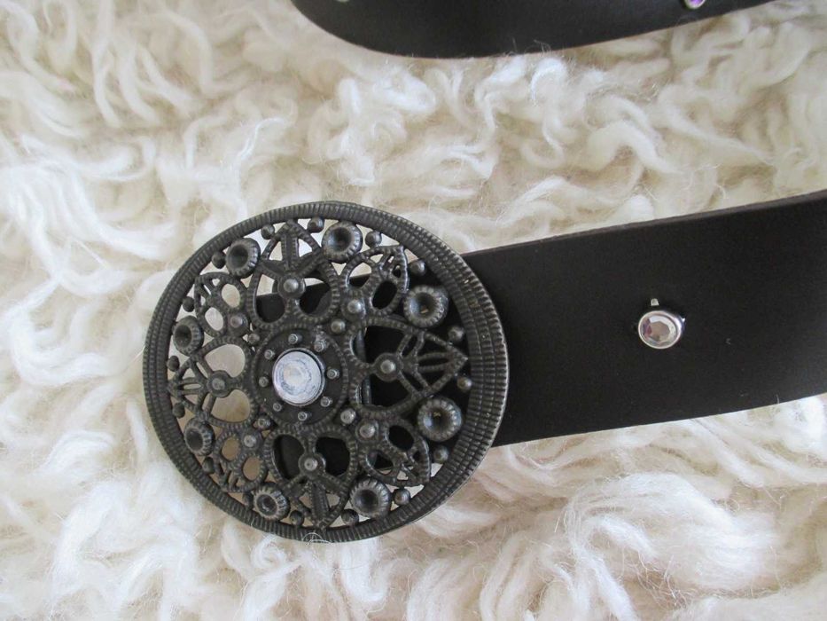 Pasek z ćwiekami w ciemnym brązie damski