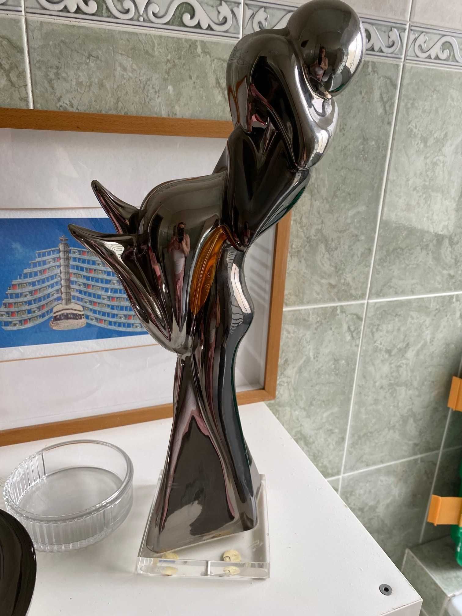 Peça Cerâmica Galo, numerada.