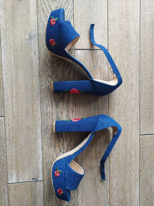 Śliczne dżinsowe sandałki Vices haftowane jeansowe sandały DeeZee