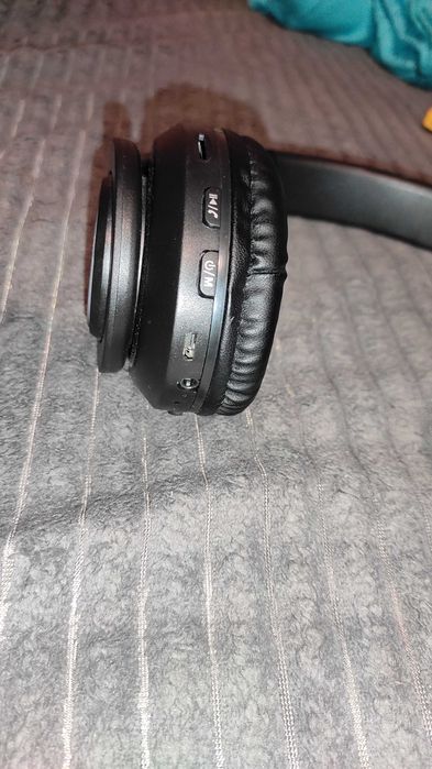 Bezprzewodowe słuchawki nauszne z podświetleniem