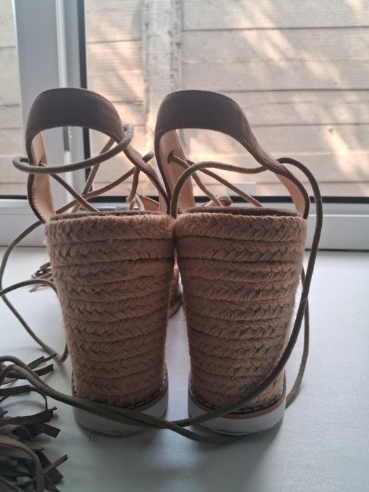 босоніжки 40 26см замша Miraton бежевий колір плетена танкетка