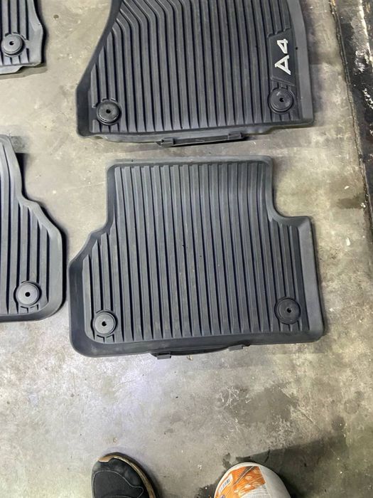 Коврики килимки резинові Audi A4 B9  гумові салона коври