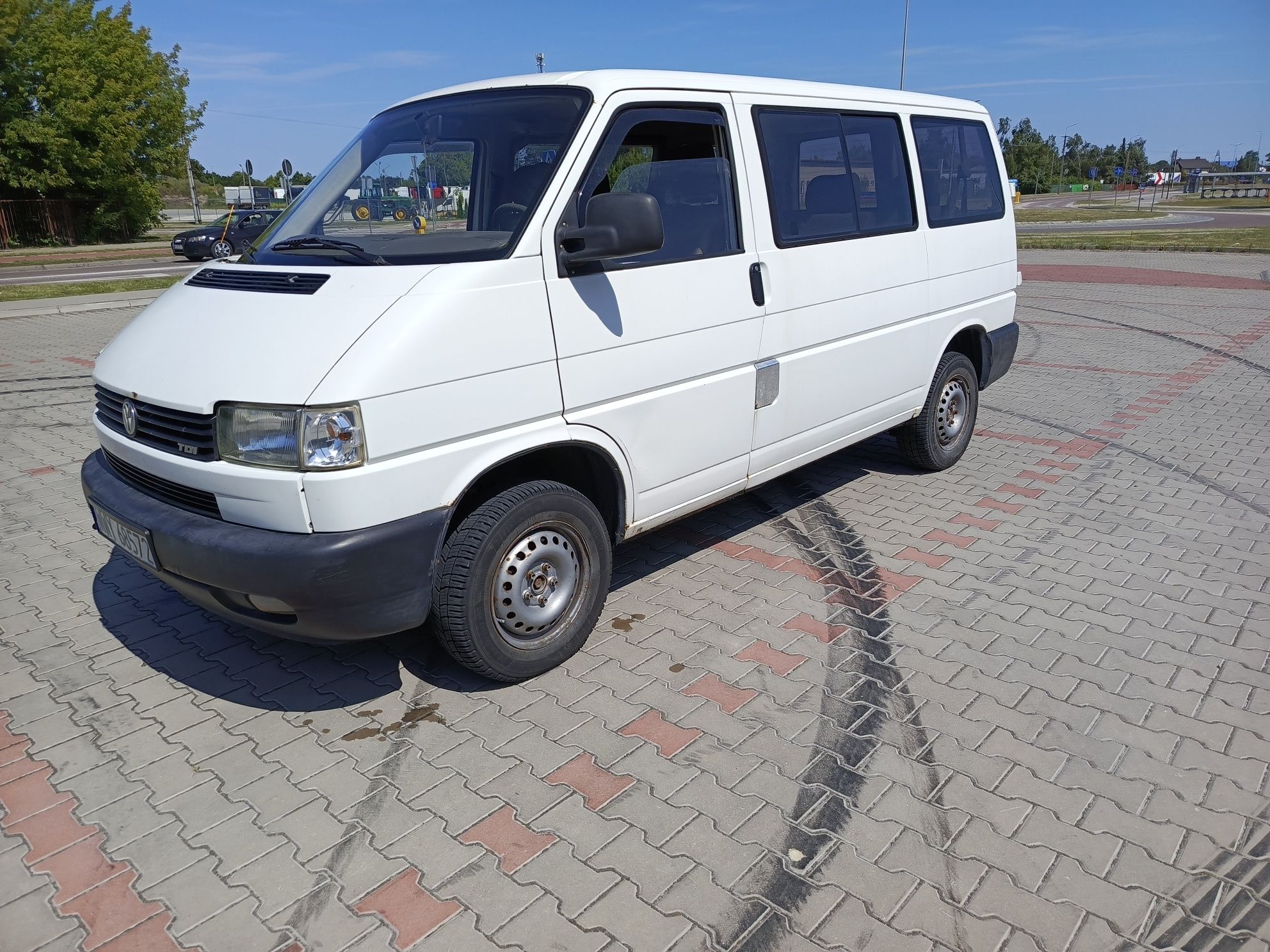 VW. Transporter.2.5TDI 102 KM. 9 osób.