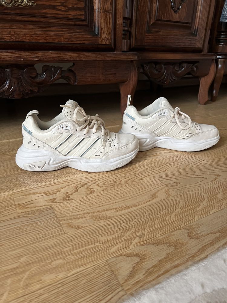 Кросівки Adidas (оригінал) 36,5-37 розмір