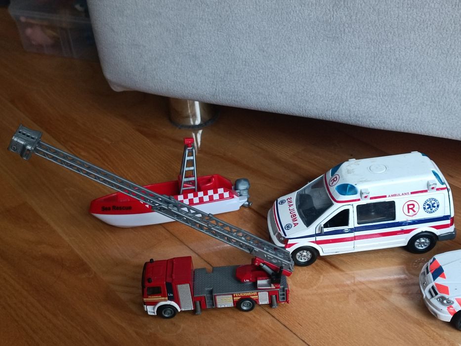 Zestaw pojazdów straż, karetka, policja