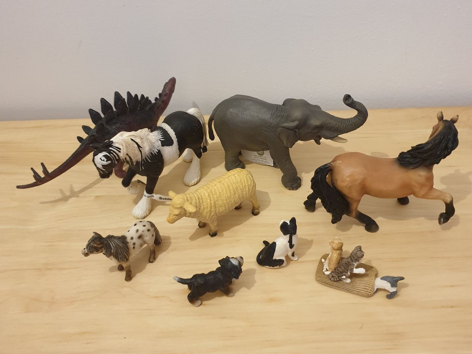 Bloco vintage Madonna  James Dean Figuras Schleich dinausauros  T rex