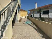 Moradia bifamiliar 1º andar Lourosa com Garagem e Logradouro