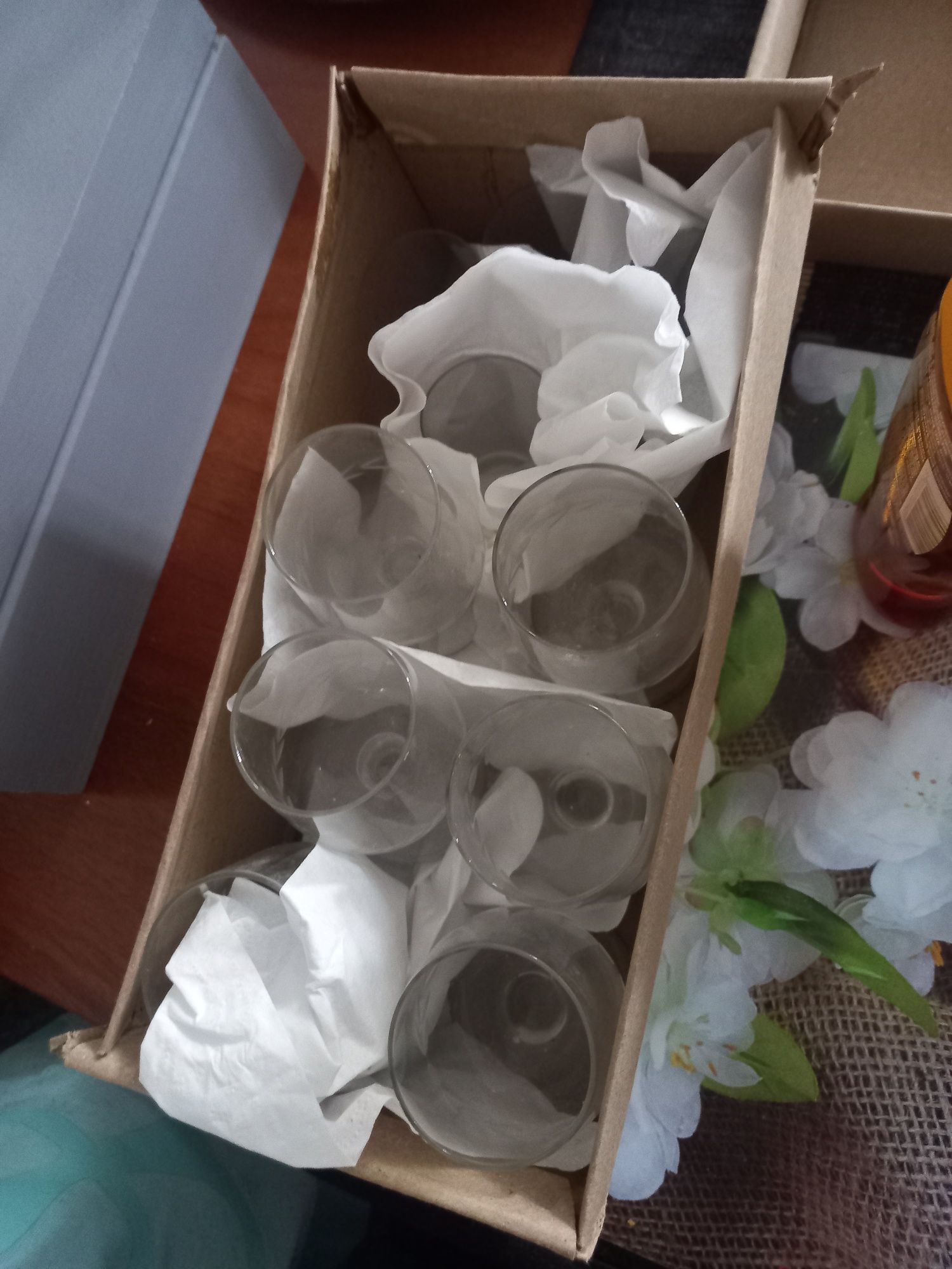 Szklanki 5 szt z PRL i łyżki stołowe, cherbaciane i miseczki, kieliszk