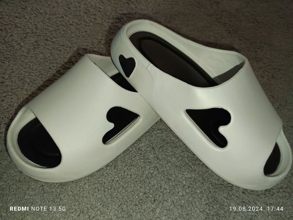 Шльопанці жіночі