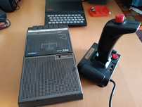 Sinclair Spectrum ZX81 oferta joystick e leitor de cassetes