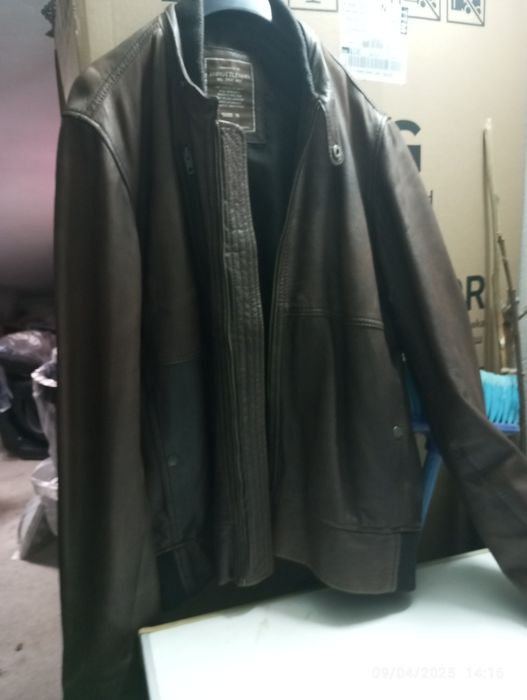 25 € Vendio casaco em pele cor castanha da marca throttleman tamanho S