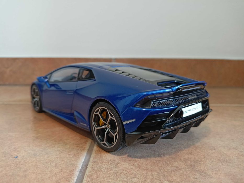Lamborghini Huracan Evo model w skali 1:18 Autoart/otwierane elementy