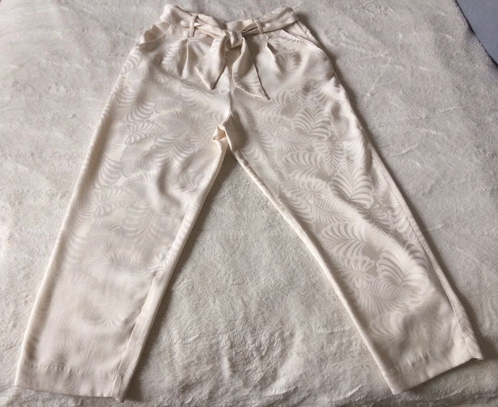 Letnie damskie spodnie h&m kremowe w kwiaty z wysokim stanem 38