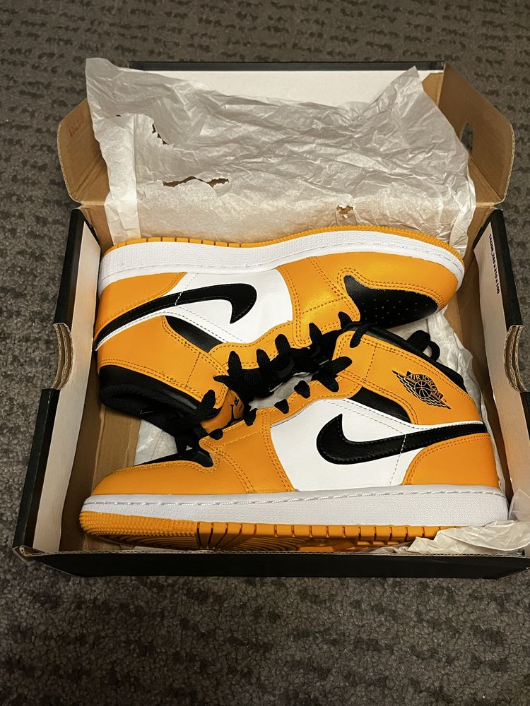 Air Jordan 1 Mid GS Taxi
