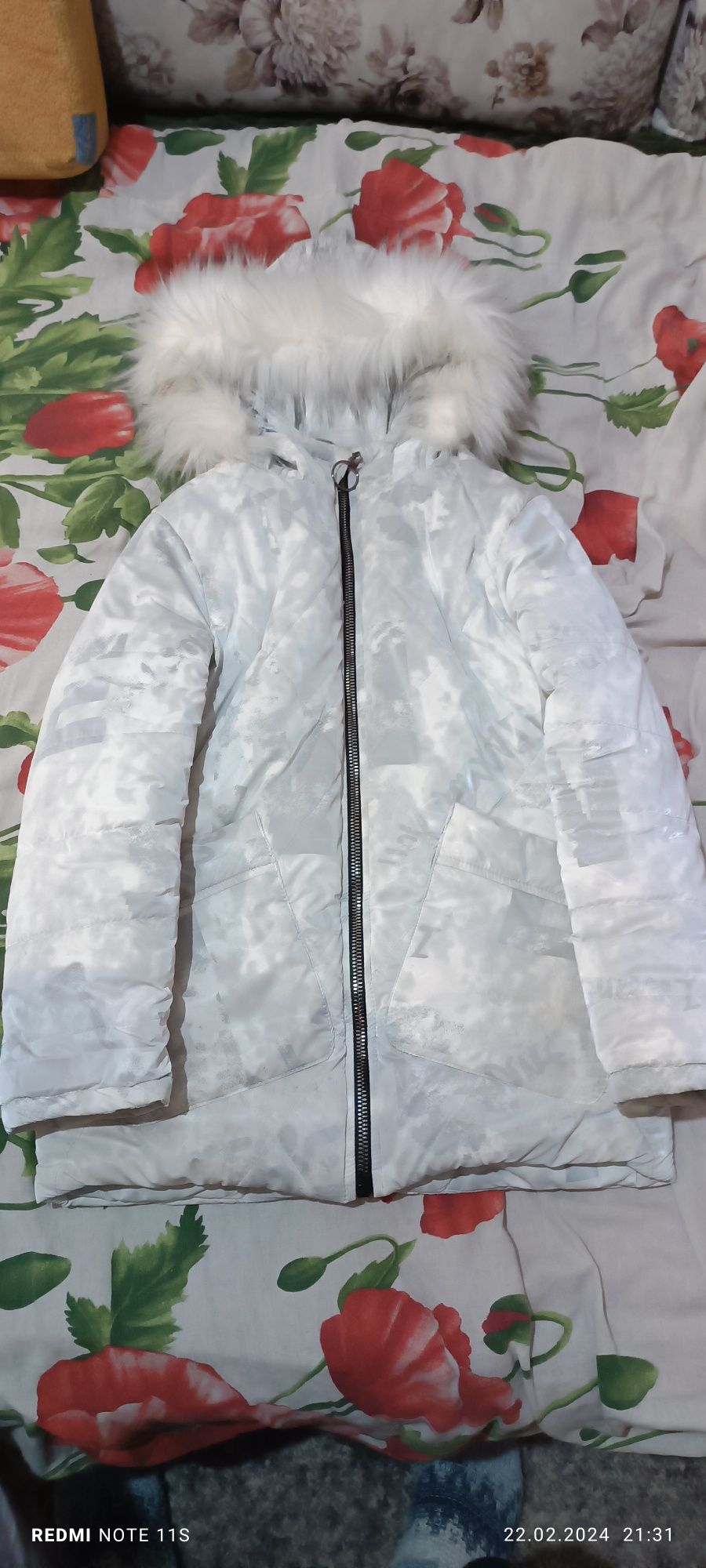 Куртка зимняя на девочку(на рост 146)