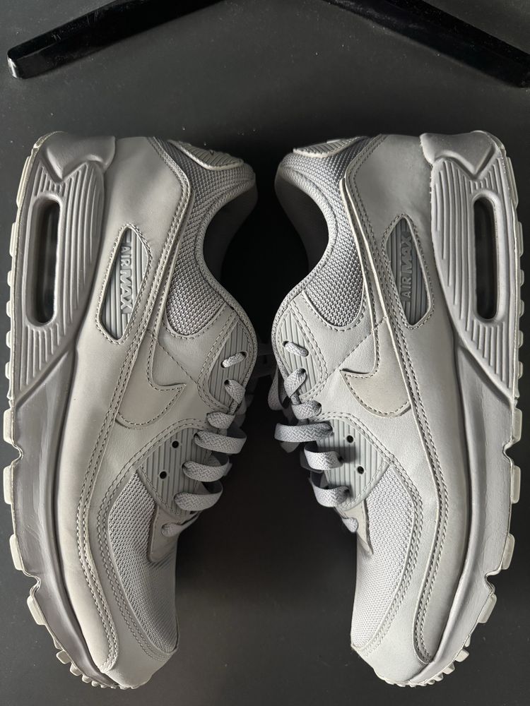 Продам кросівки Nike Air Max 90
