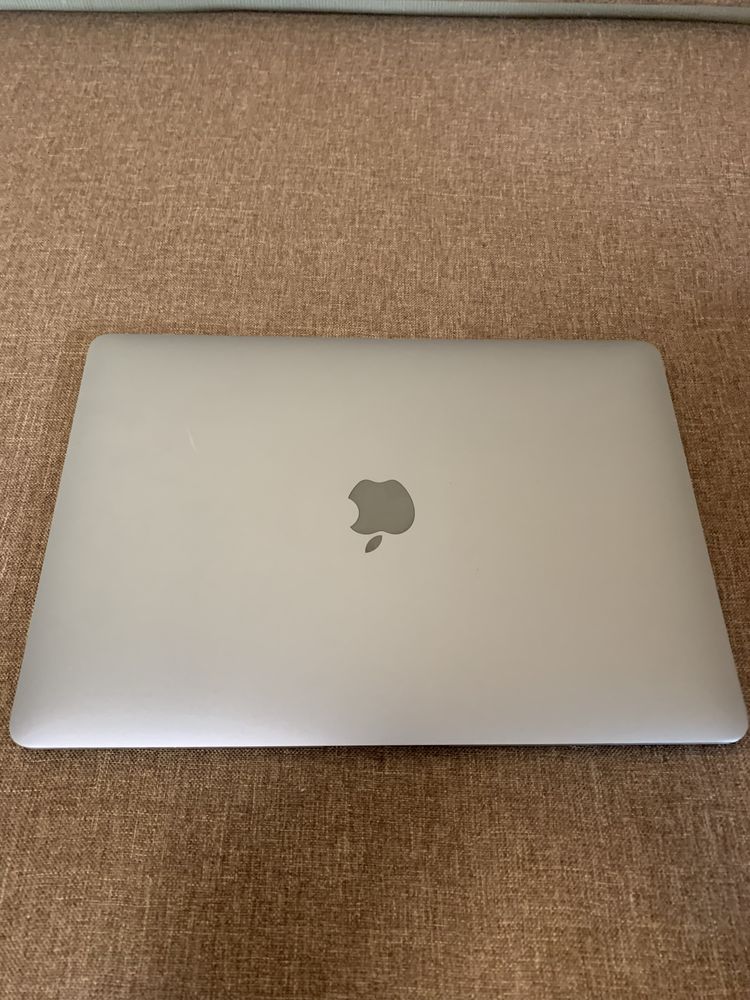 Макбук Apple MacBook Air 13" M1 8/256GB 2020