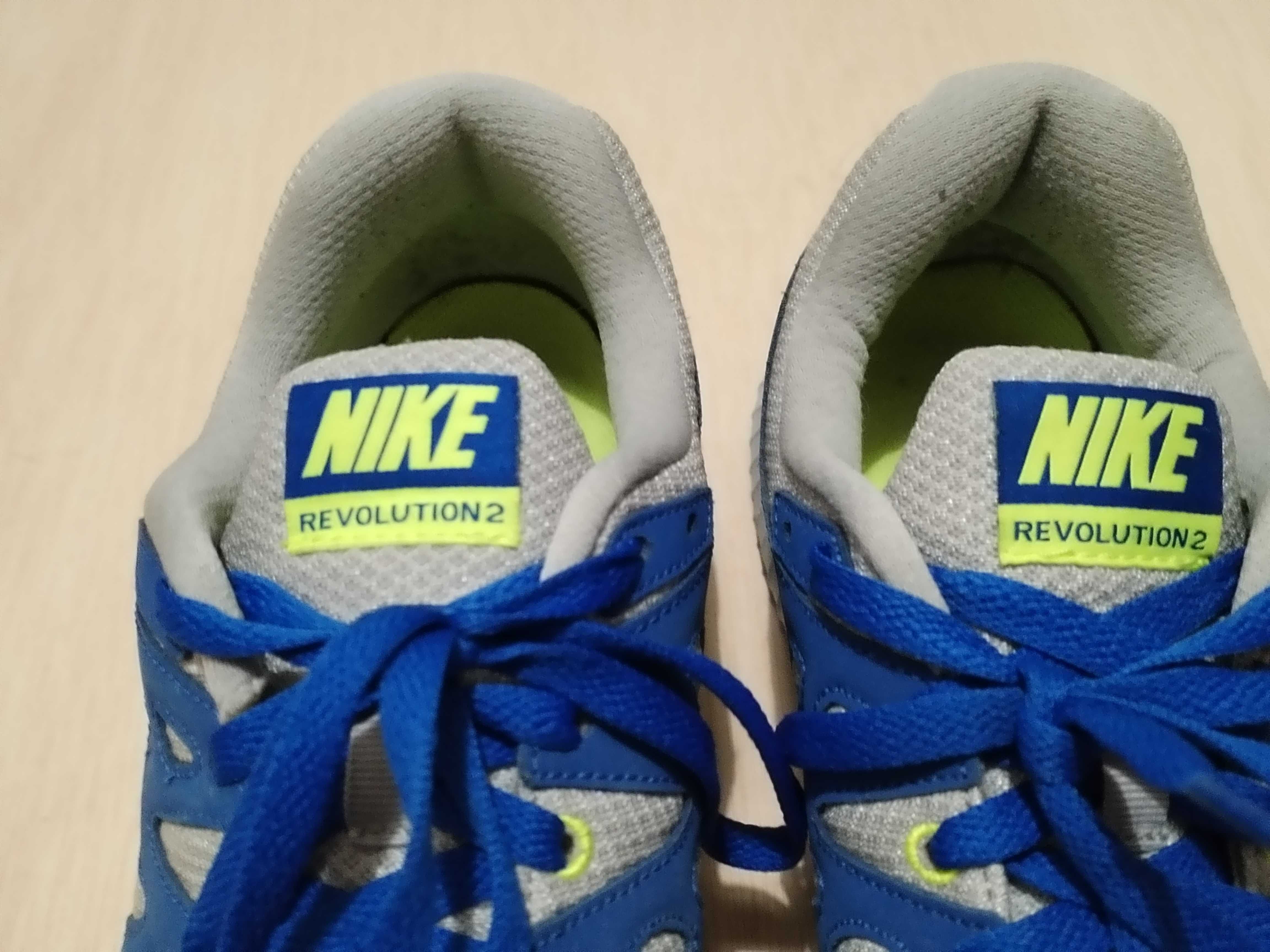 Ténis Nike modelo Revolution 2, tamanho 45