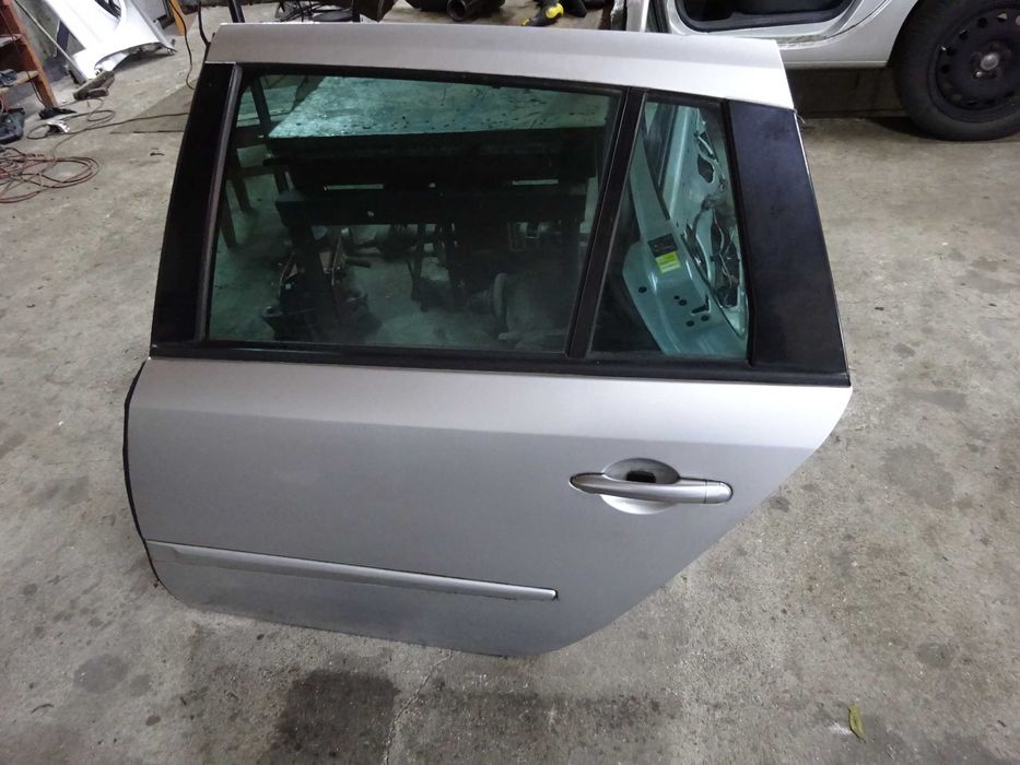 Drzwi lewe tylne lewy tył Renault Laguna 2 II Lift kombi TED69