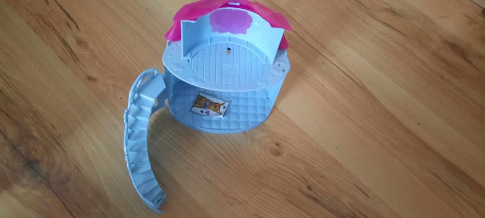 Zamek ,pałac, pałacyk