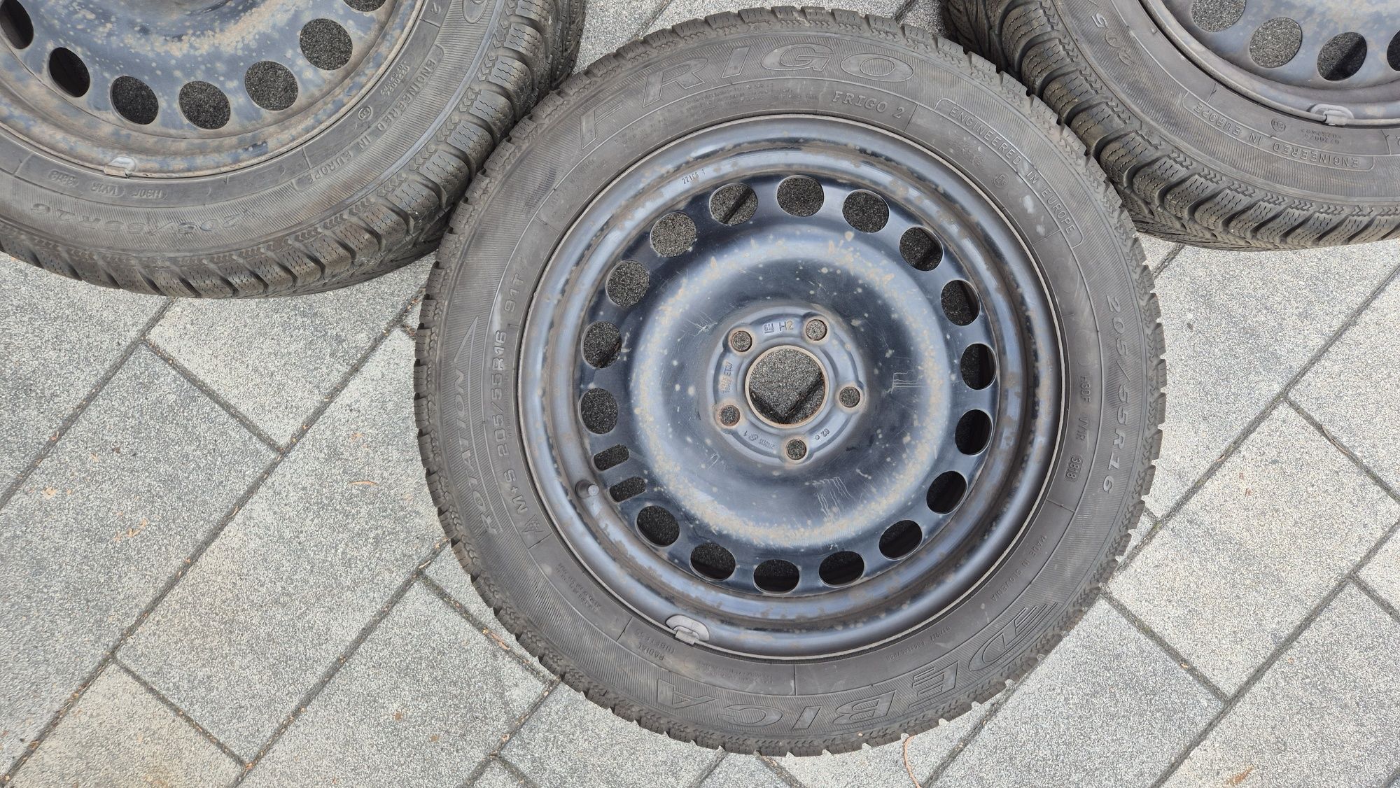 Felgi stalowe z oponami zimowymi do opla