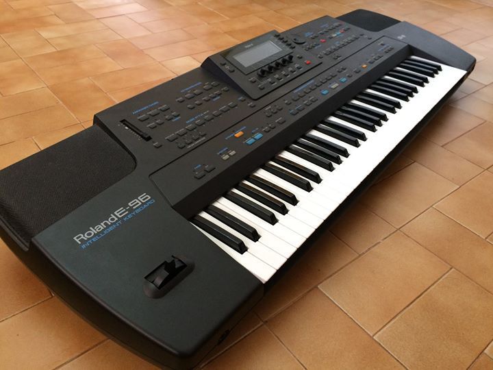 Teclado Roland E-96