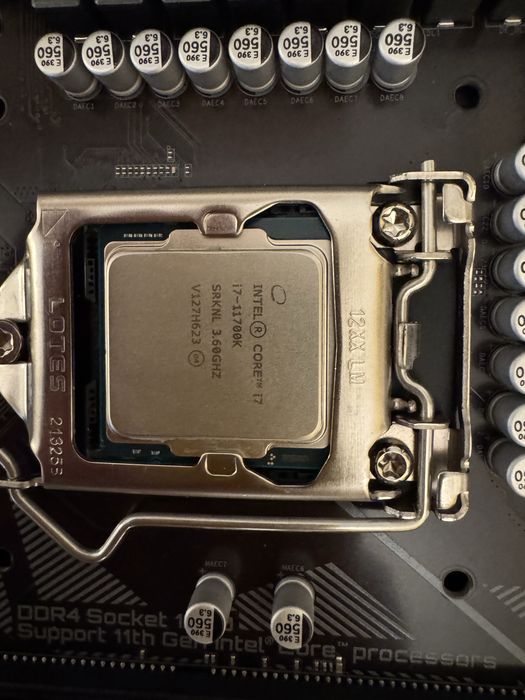 i7-11700k + Gigabyte Z590D + 32GB DDR4 3200 XPG