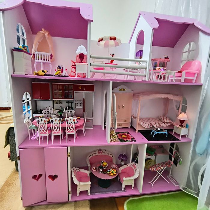 Гарний подарунок ляльковий будинок з меблею