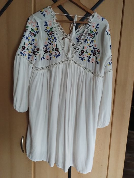 Вишиванки, сукні святкові