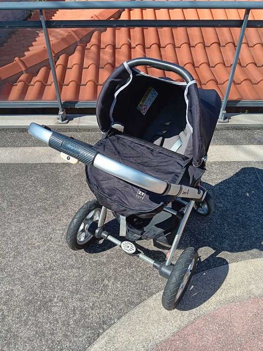 Carrinho bébé com ovinho e base para o carro