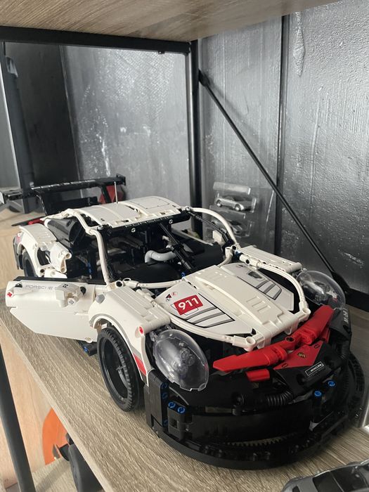 Конструктор Lego Technic Porsche 911 RSR, 1580 деталей.