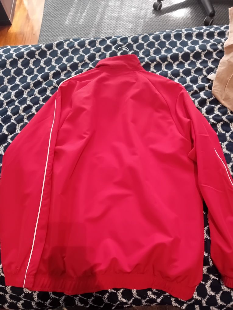 Casaco vermelho da Adidas