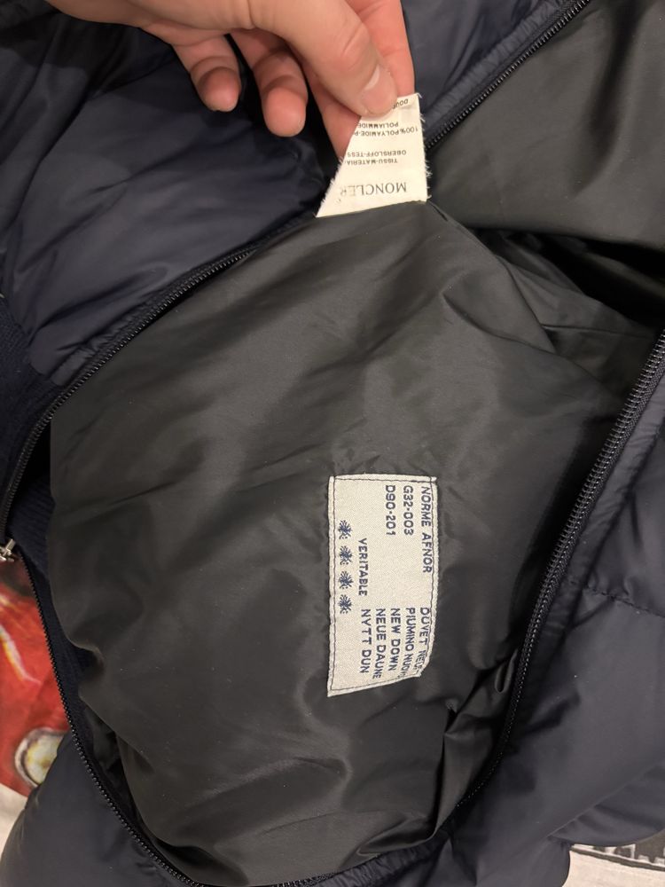 Moncler пуховый бомбер оригинал