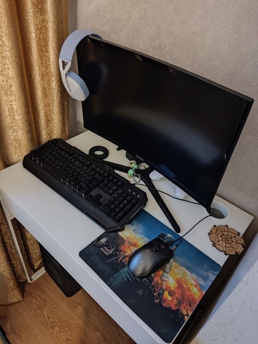 Игровой компьютер с полной переферийей