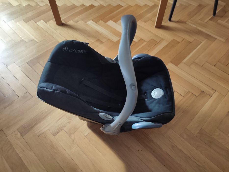 Fotelik samochodowy dla dziecka Maxi Cosi nosidełko