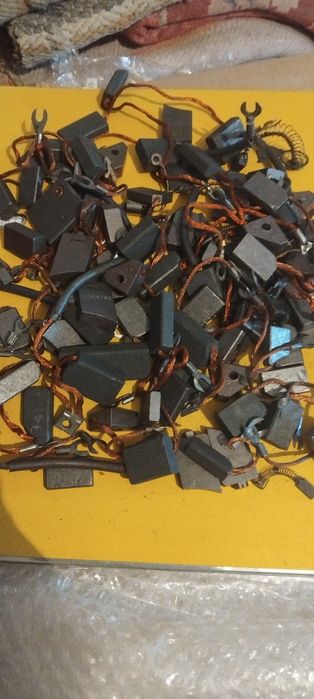 Продам графитовые щетки