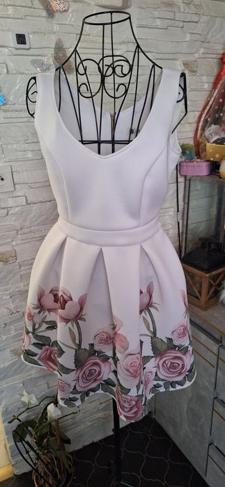 Sprzedam sukienkę damską elegancką
