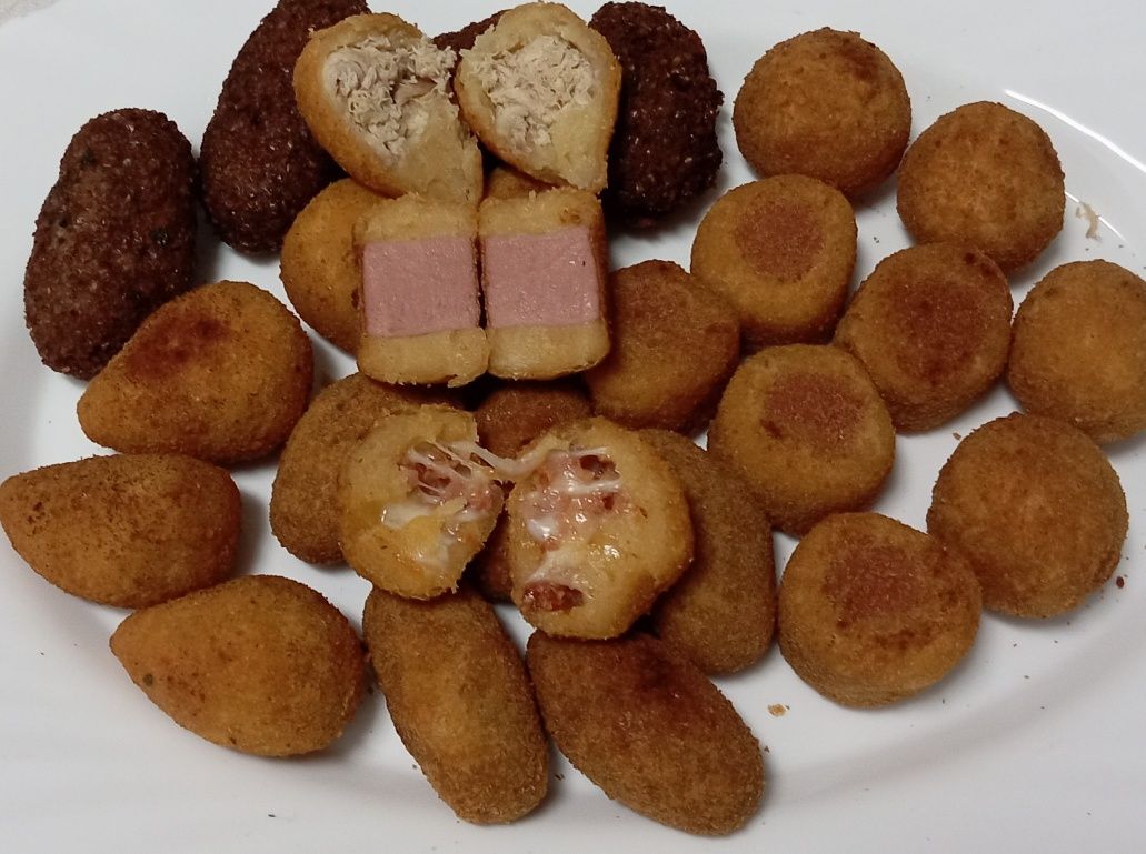 Salgados caseiros e docinhos brasileiros