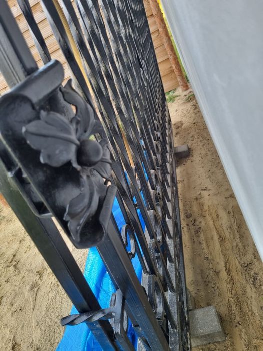 Brama wjazdowa w idealnym stanie