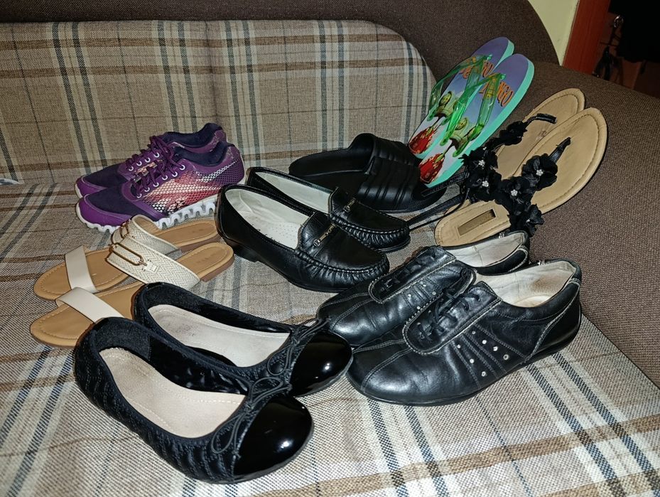 Продам набір взуття на 37 розмір.