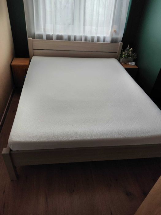 Łóżko i materac - razem.