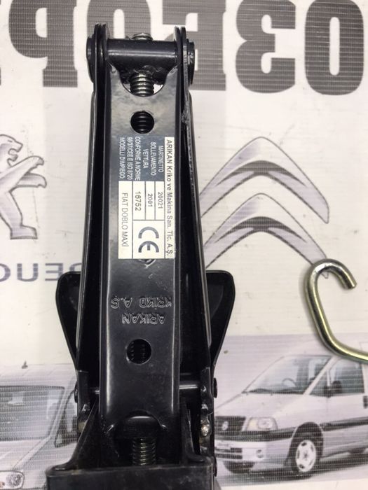 Домкрат, ключ, крючок Fiat Doblo (Фіат Добло)