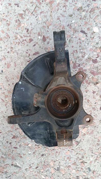 Поворотный кулак Kia Sportage 2010 - 2018 левая и правая